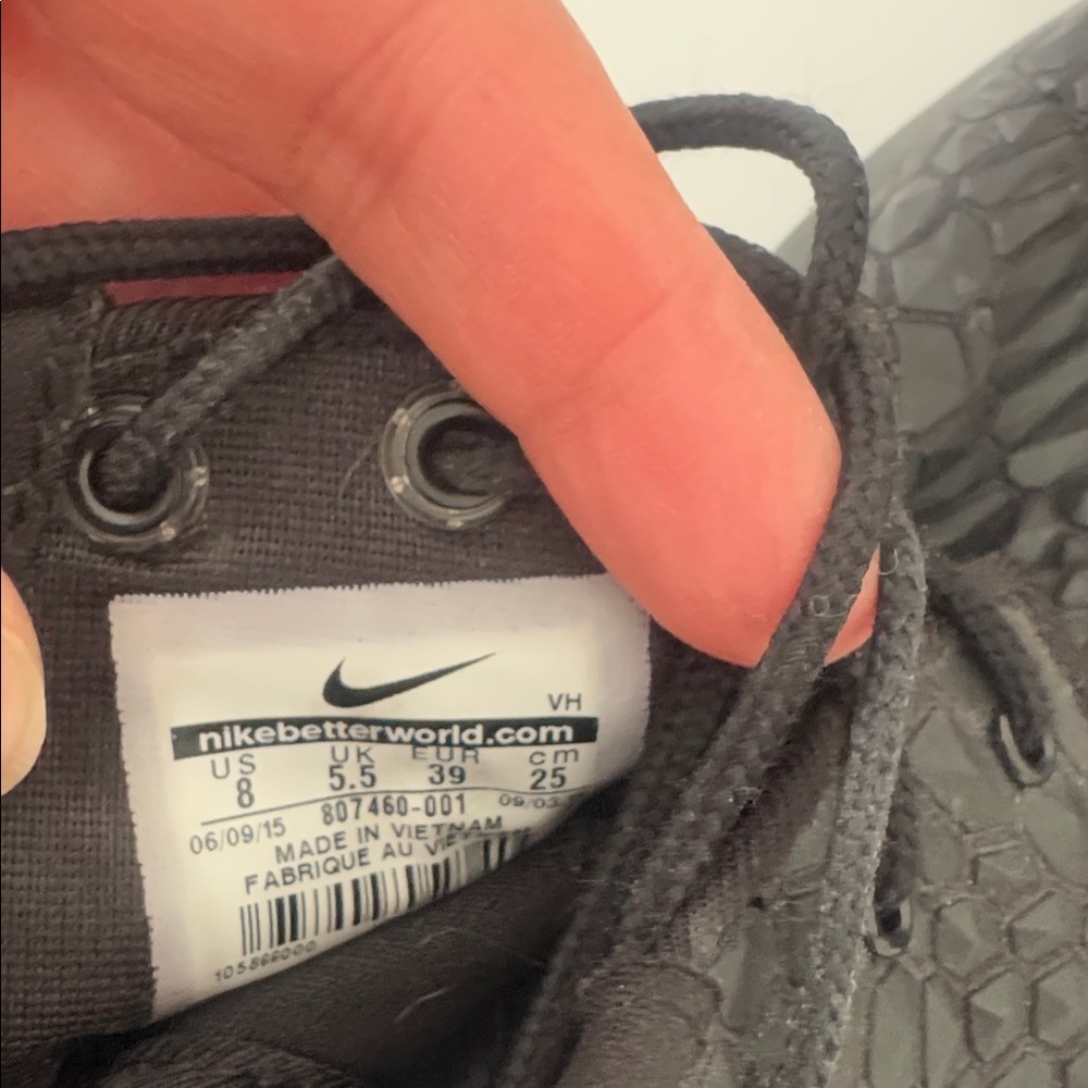 NIKE Roshe One DMB “Triple Black” Women’s Sneakers Size 8 – Rare Edition - Picture 8 of 8
